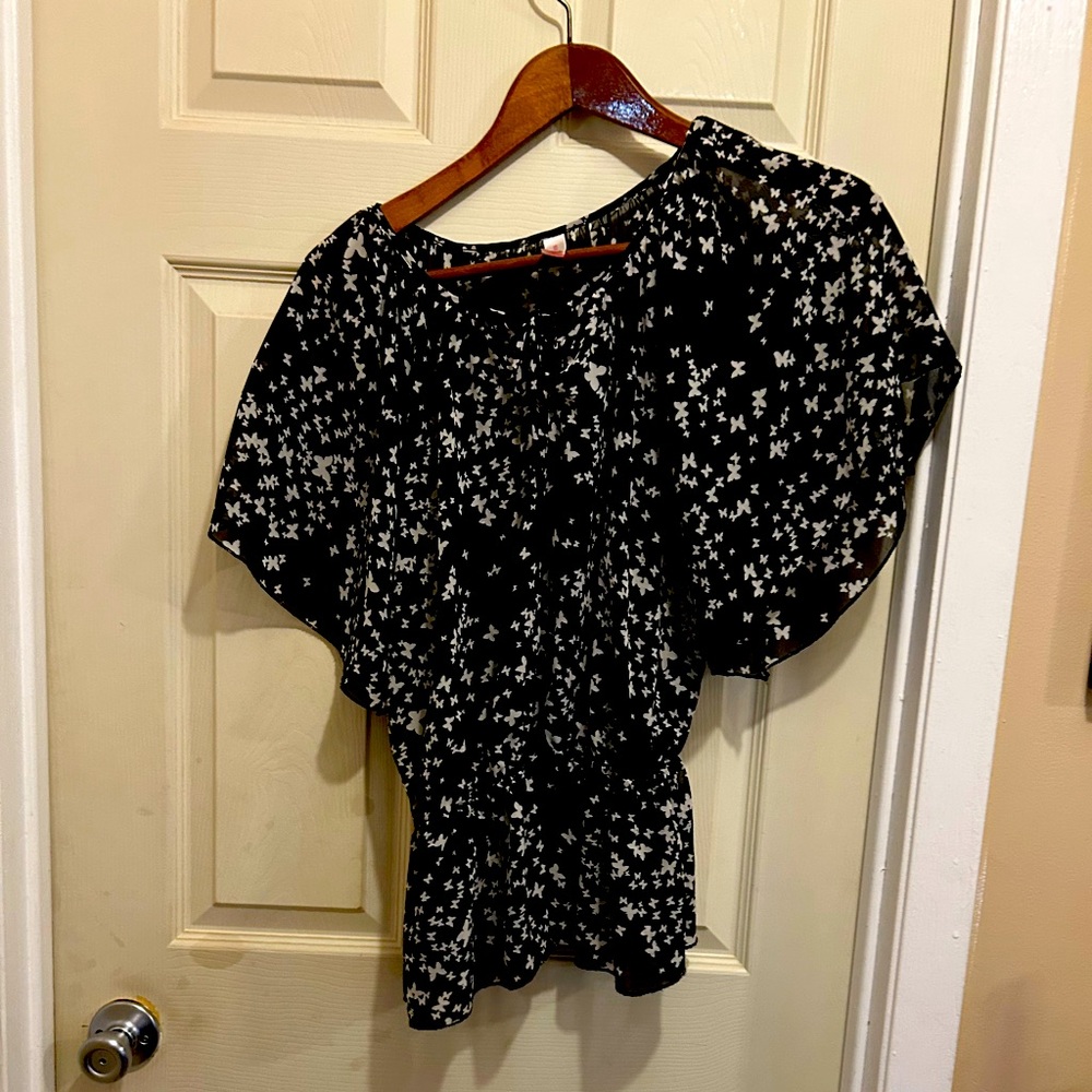 No boundaries black and White butterfly Women's Top - size large